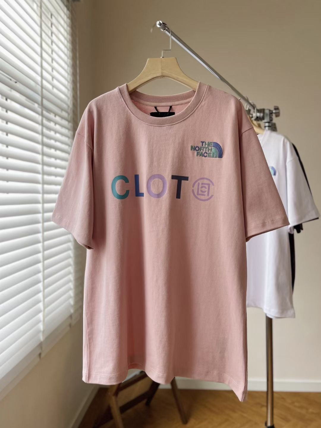 TNF Clot 刺繡tee