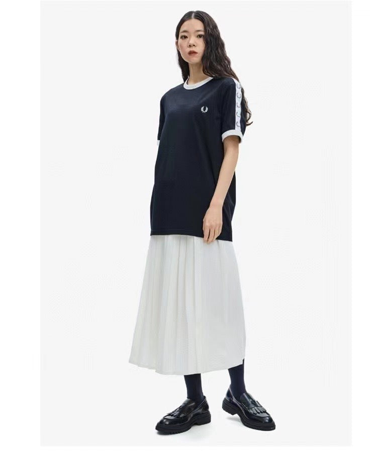Fred Perry 肩位接拼logo tee