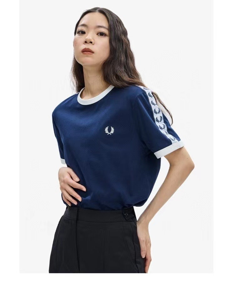 Fred Perry 肩位接拼logo tee