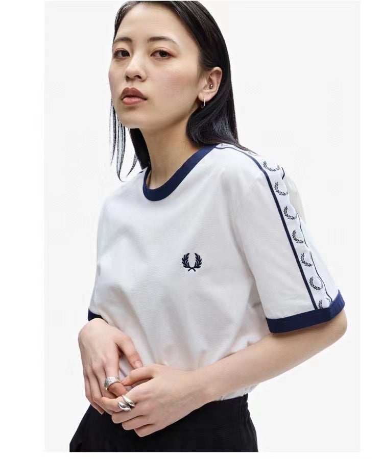 Fred Perry 肩位接拼logo tee