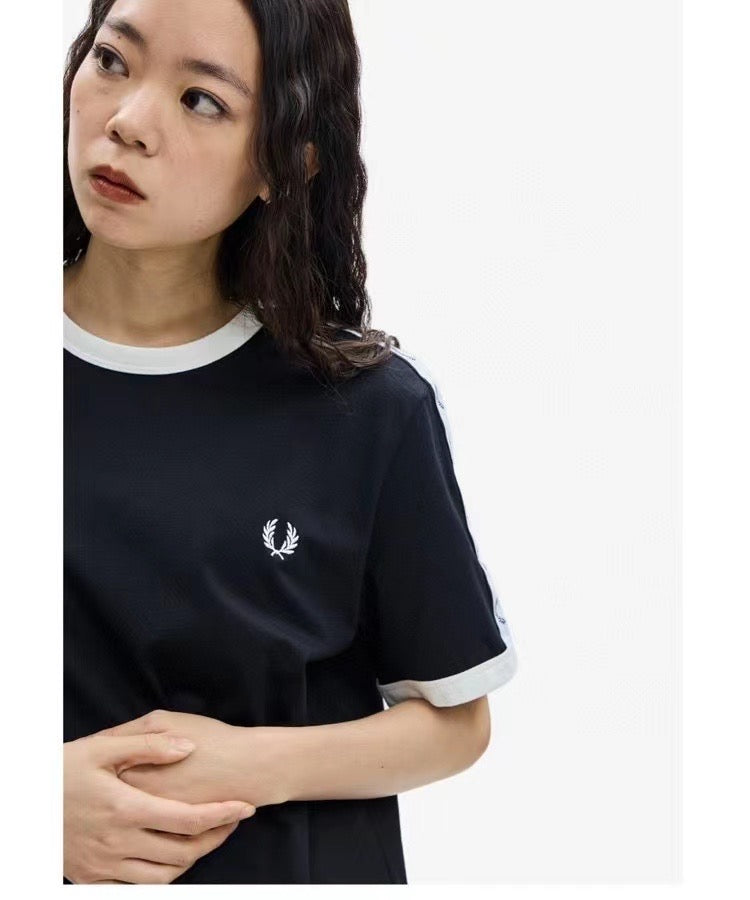 Fred Perry 肩位接拼logo tee