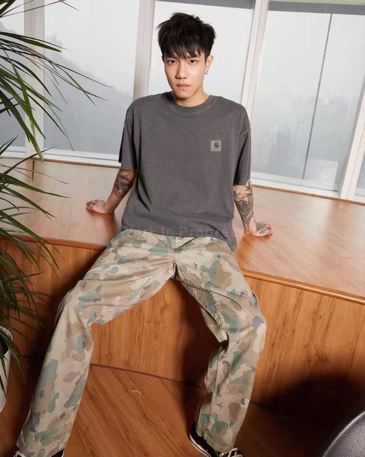 Carhartt 洗水字母tee