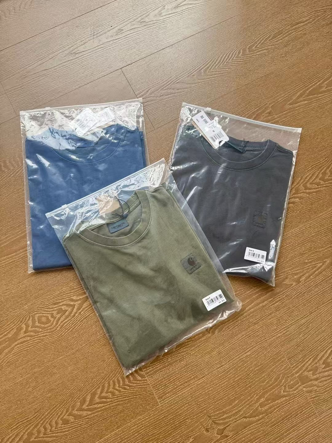 Carhartt 洗水字母tee