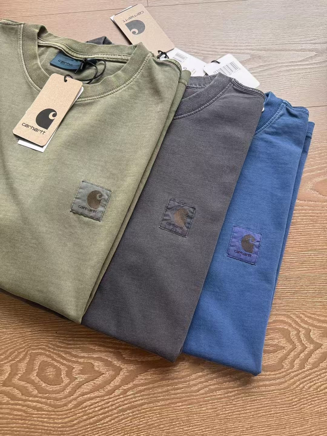 Carhartt 洗水字母tee