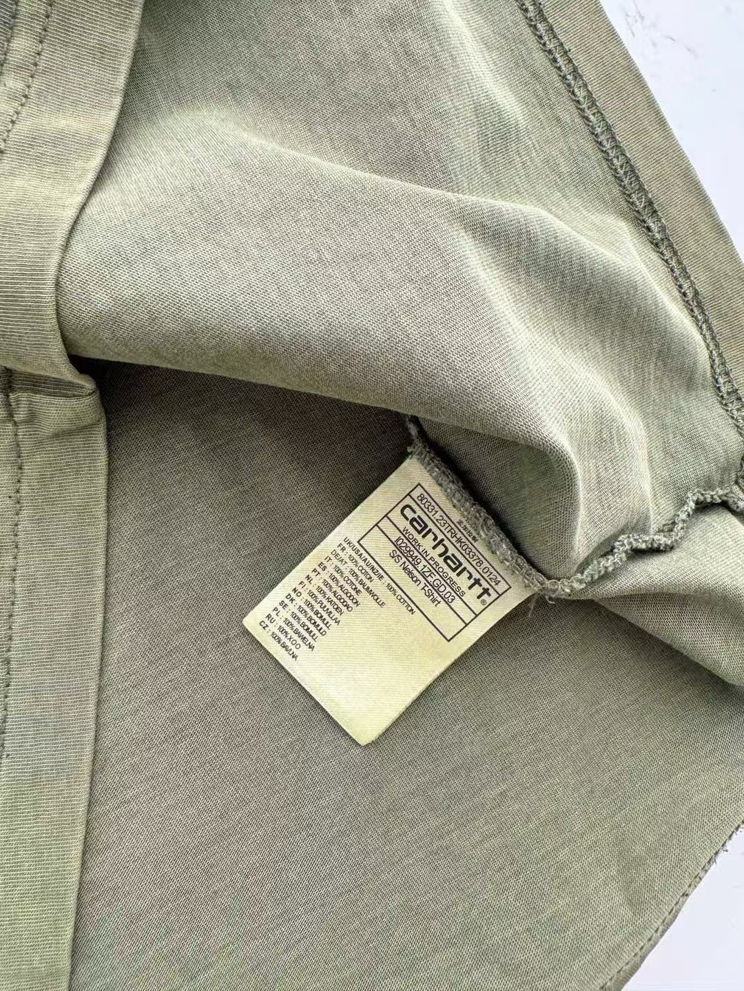 Carhartt 洗水字母tee