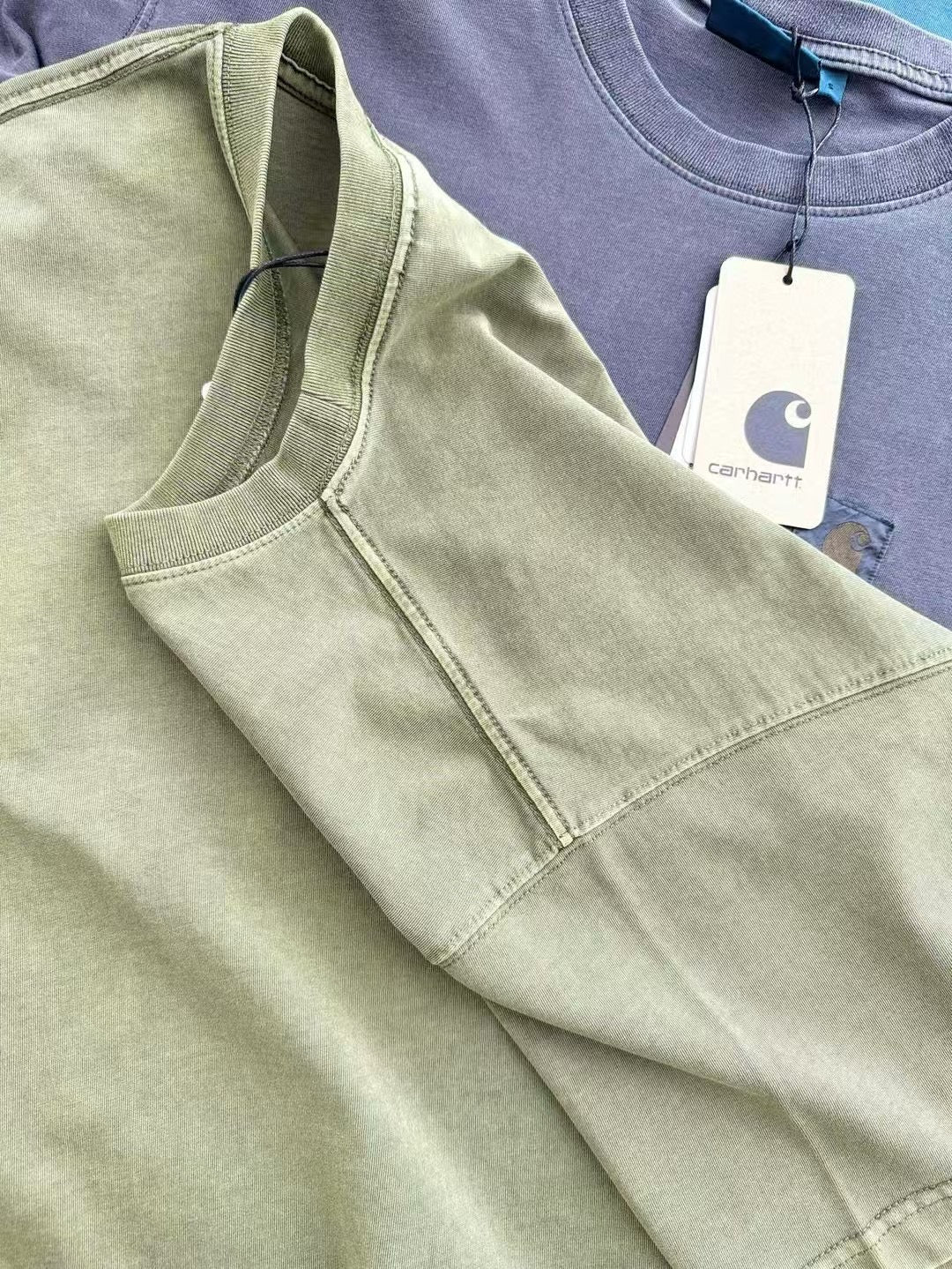 Carhartt 洗水字母tee