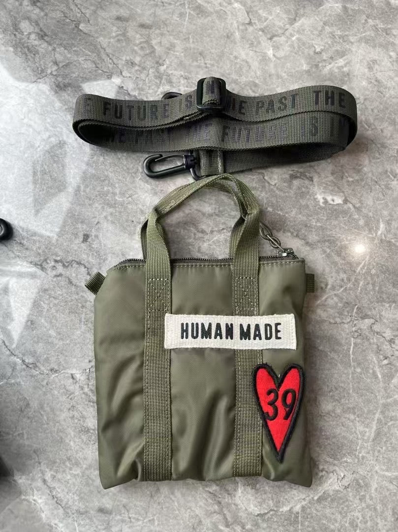 Human made襟章斜咩袋