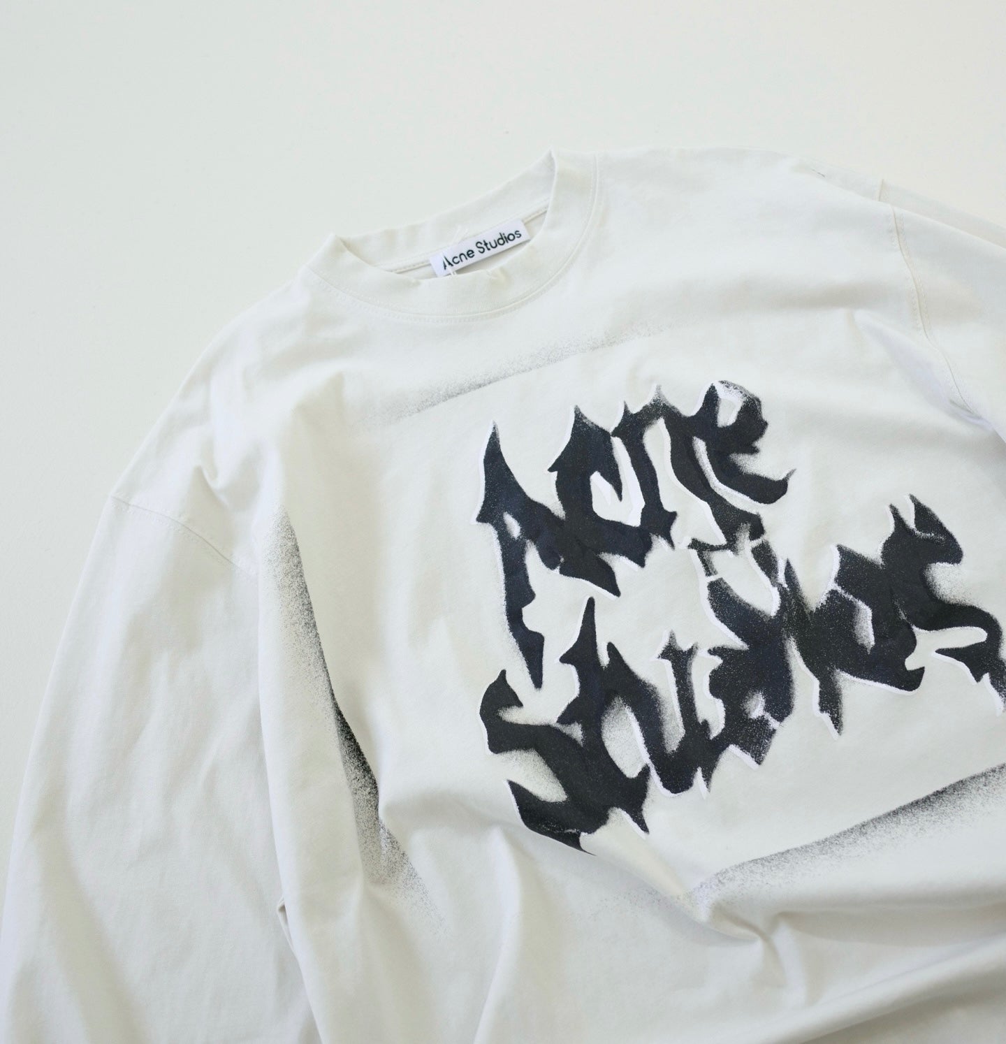 Acne studios 造舊破洞長袖tee