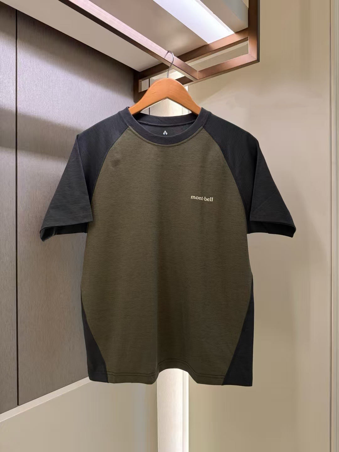 Mont bell logo tee