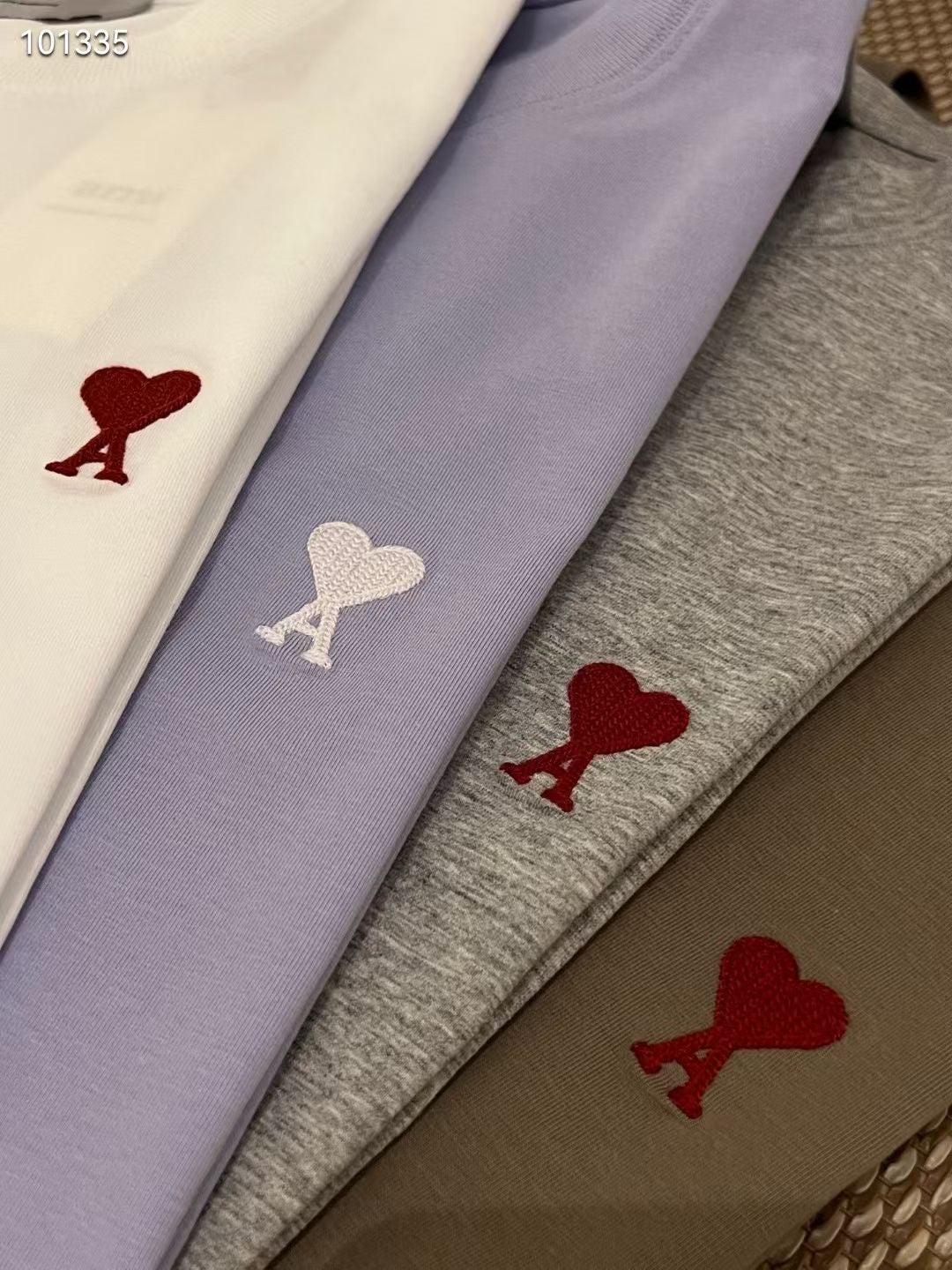 AMI 心心刺繡tee