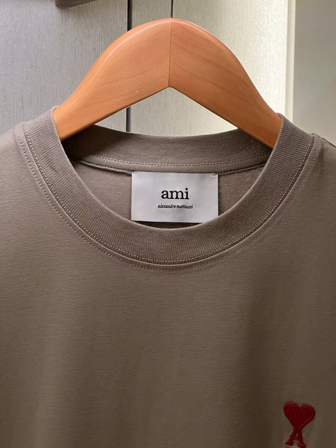 AMI 心心刺繡tee