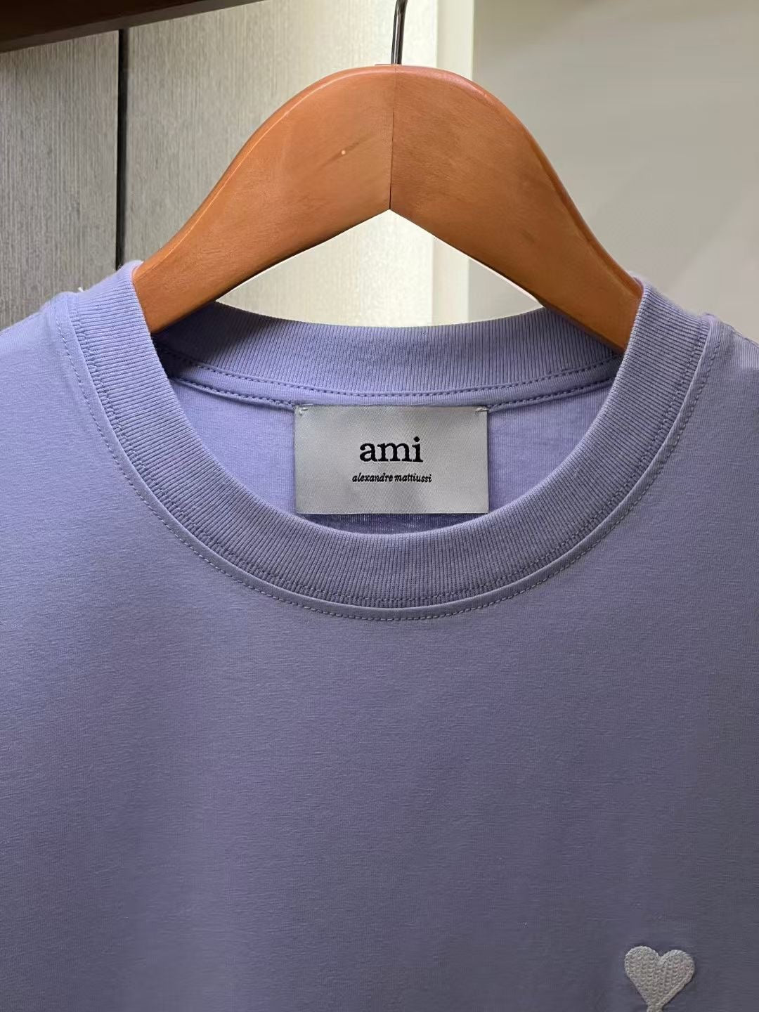 AMI 心心刺繡tee