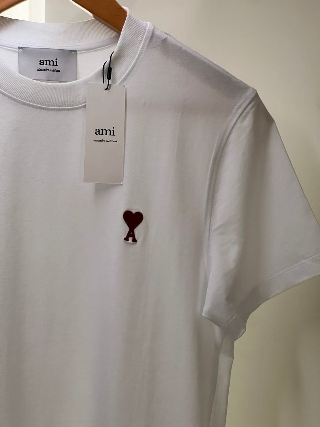 AMI 心心刺繡tee