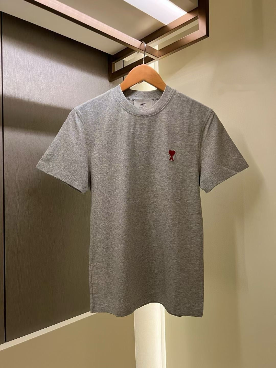 AMI 心心刺繡tee