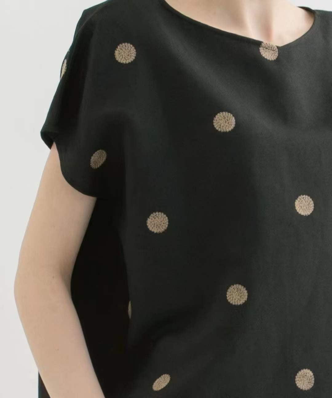 日單NOP波點刺繡tee