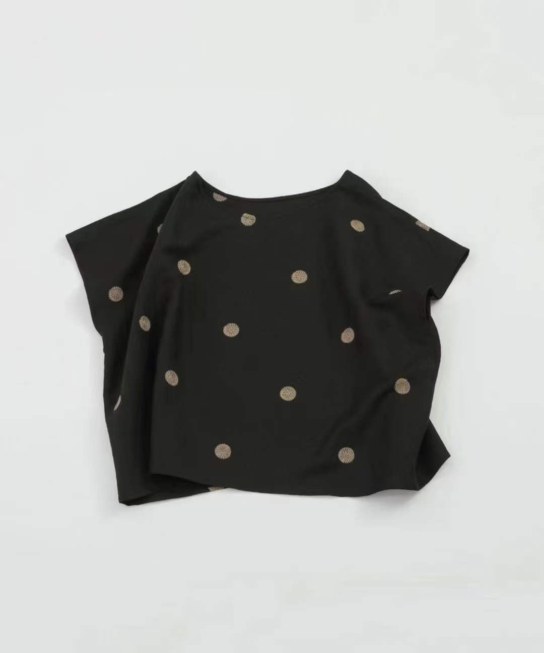 日單NOP波點刺繡tee