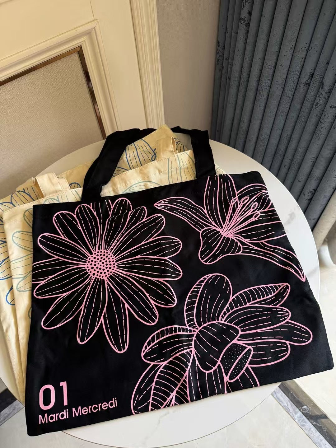 Mardi mercredi tote bag