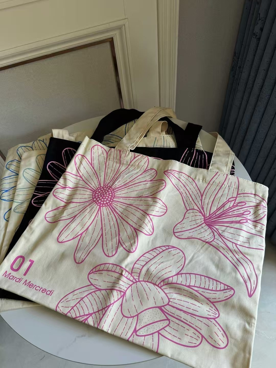 Mardi mercredi tote bag