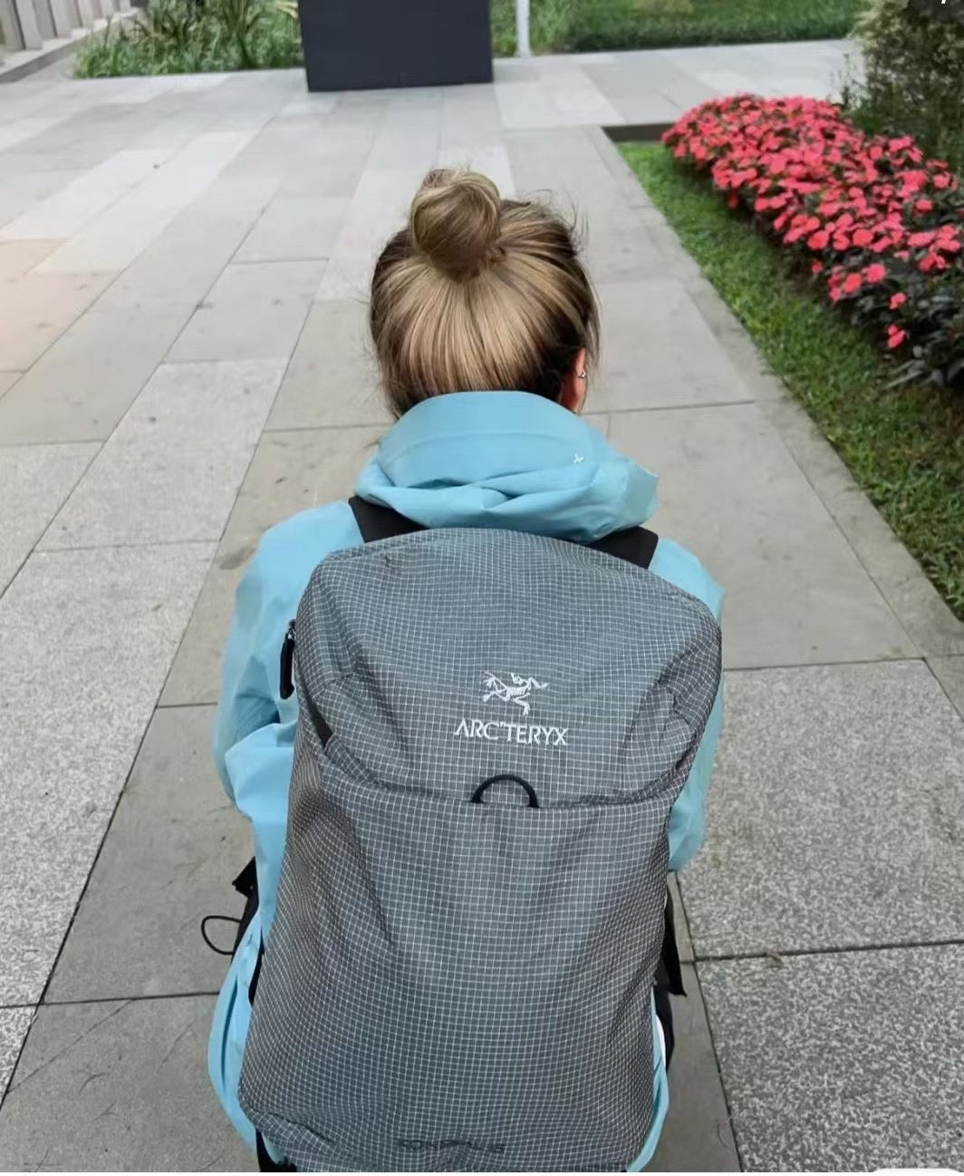 Arcteryx格仔backpack