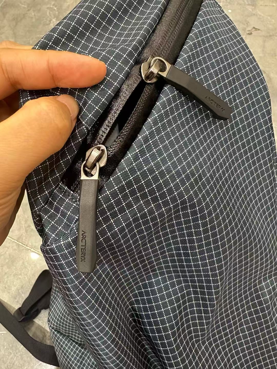 Arcteryx格仔backpack