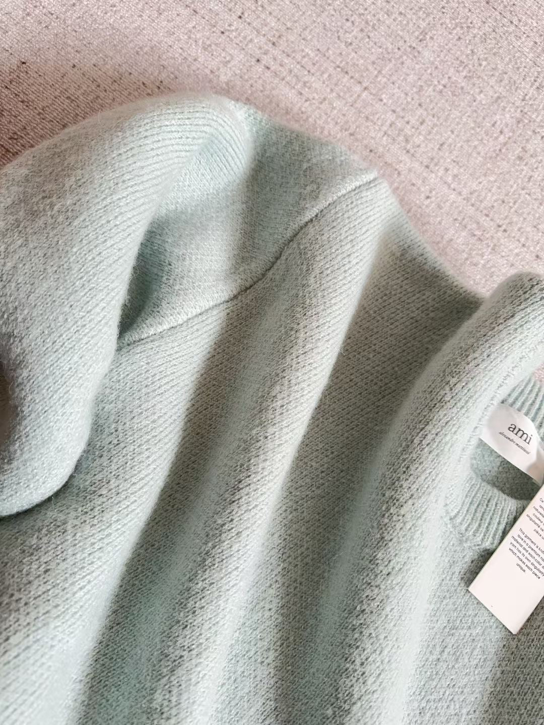 Ami 心心冷衫
