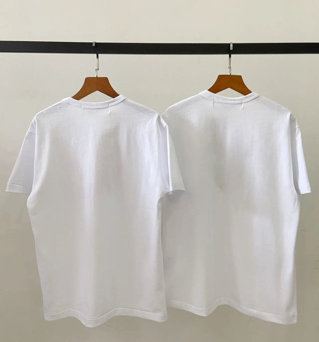 CDG play 鉚釘心心tee