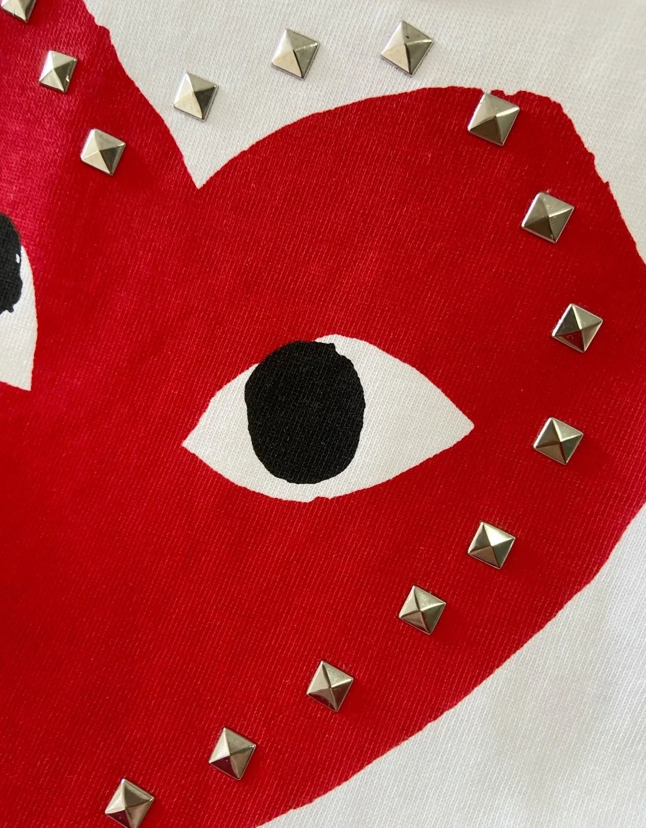 CDG play 鉚釘心心tee