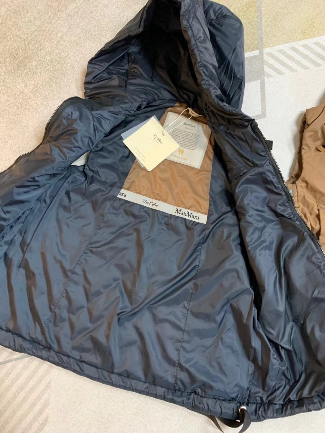 Max Mara 駝絨背心