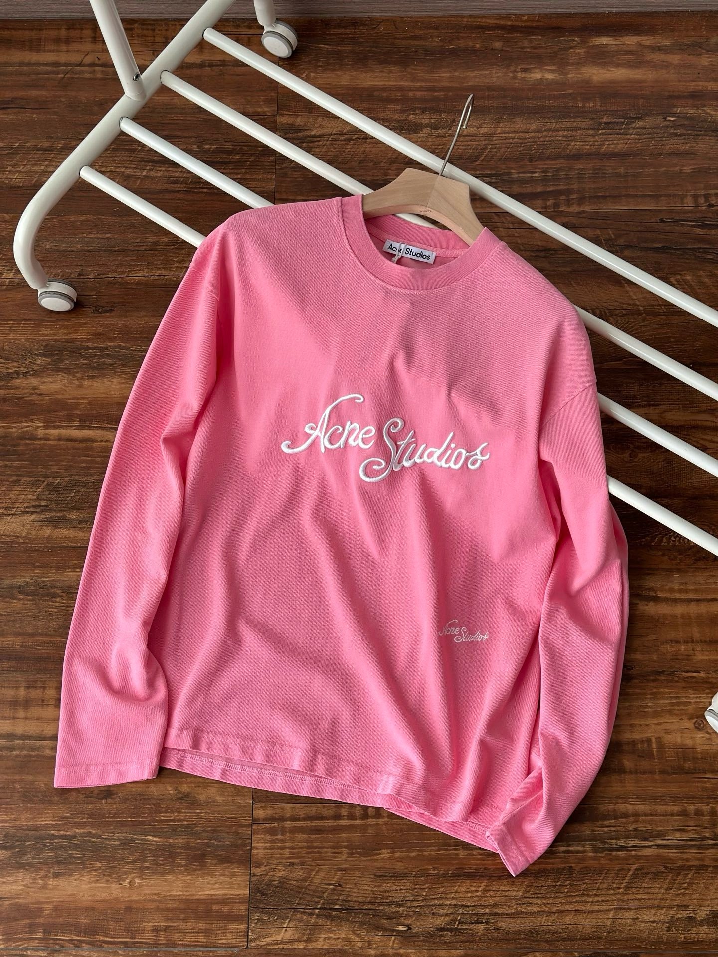 Acne studios 刺繡logo tee