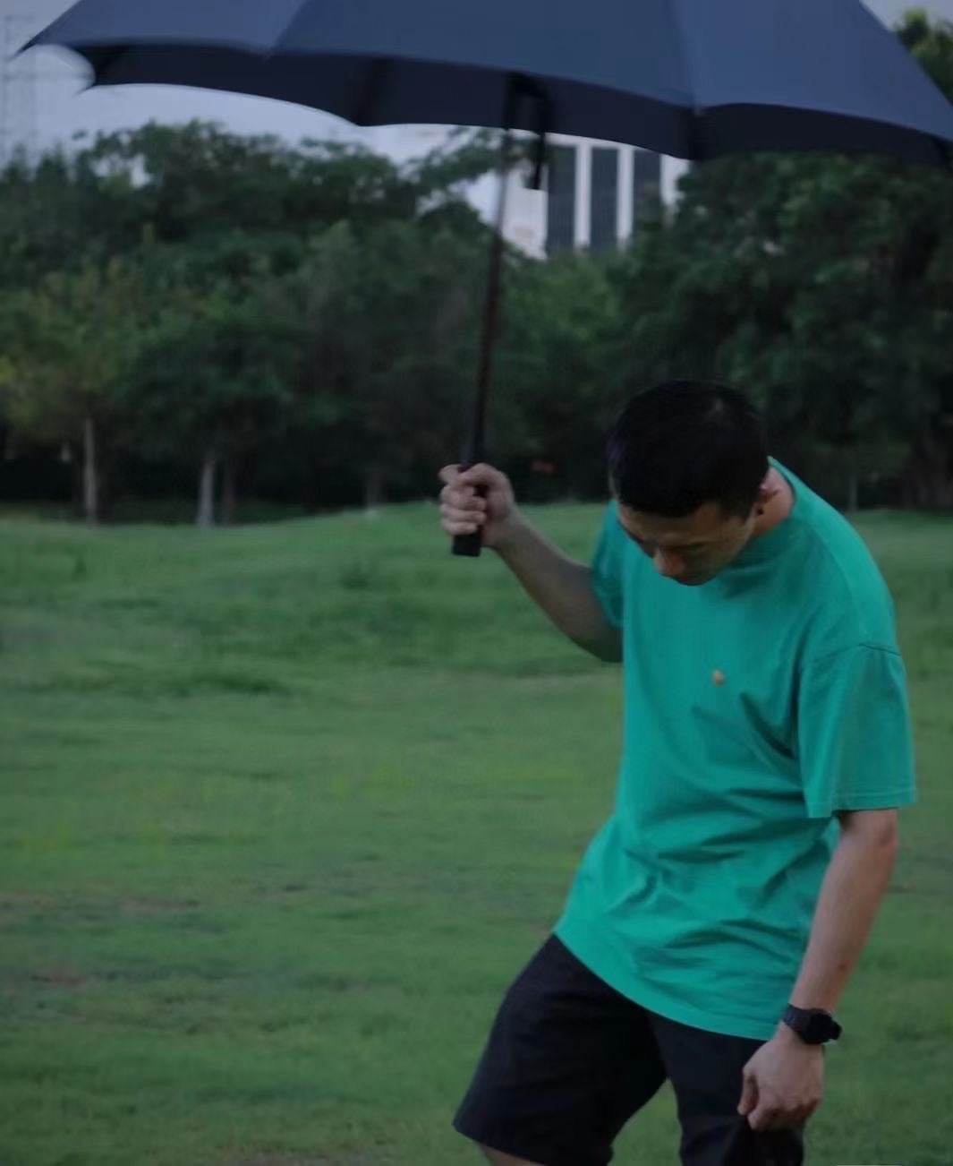 Carhartt 金色刺繡logo tee