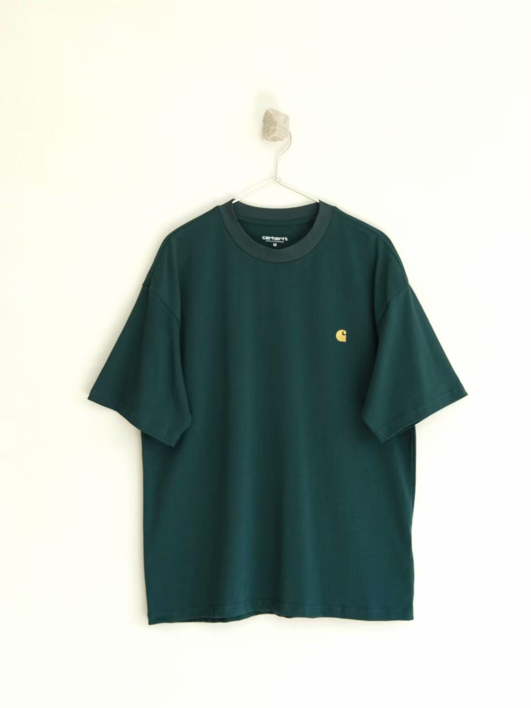 Carhartt 金色刺繡logo tee
