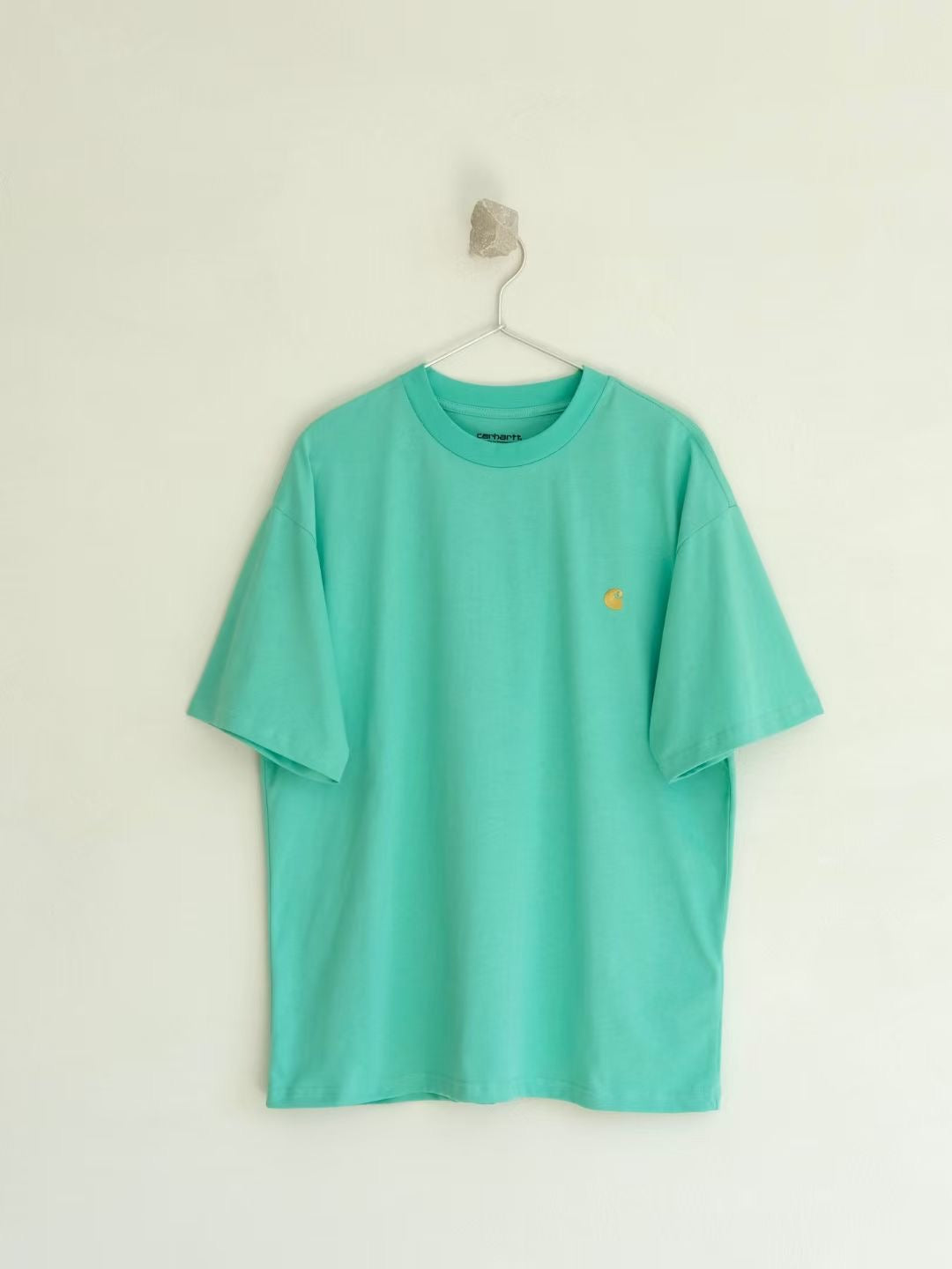 Carhartt 金色刺繡logo tee