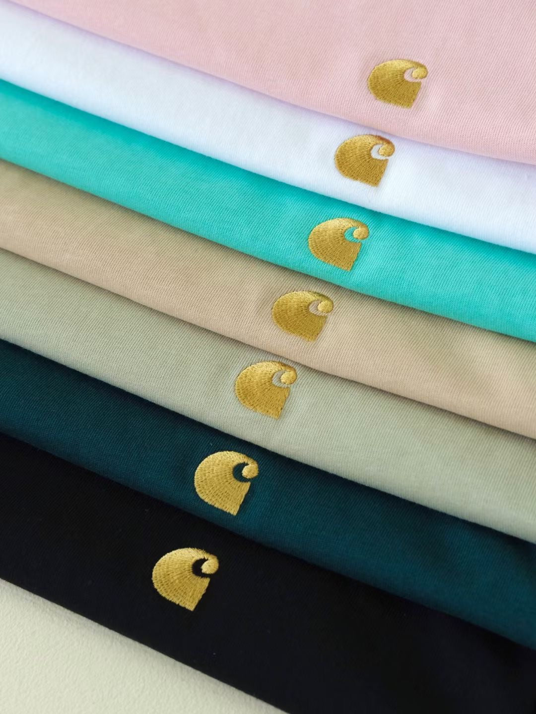Carhartt 金色刺繡logo tee