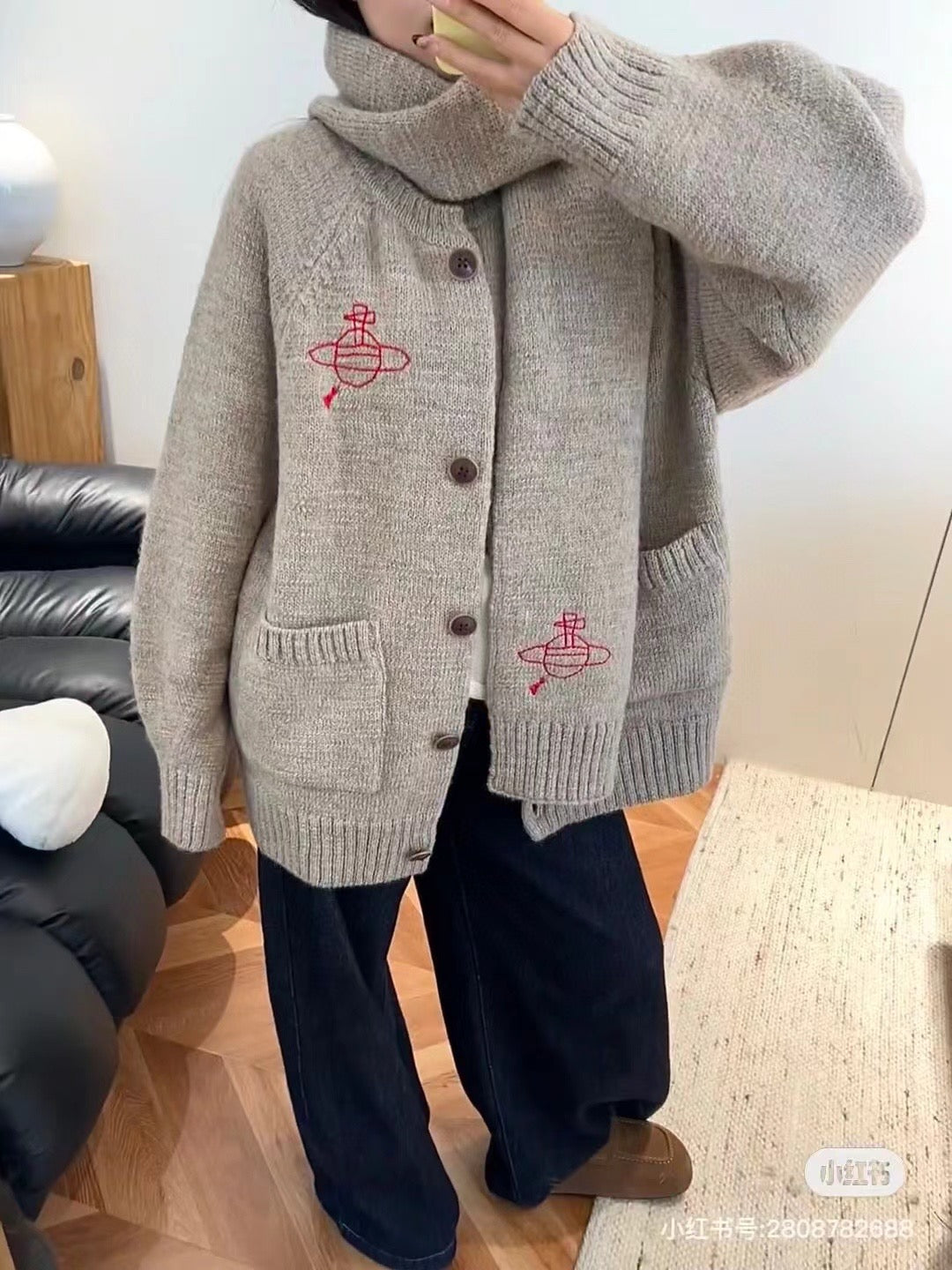 Vivienne Westwood cardigan 連頸巾