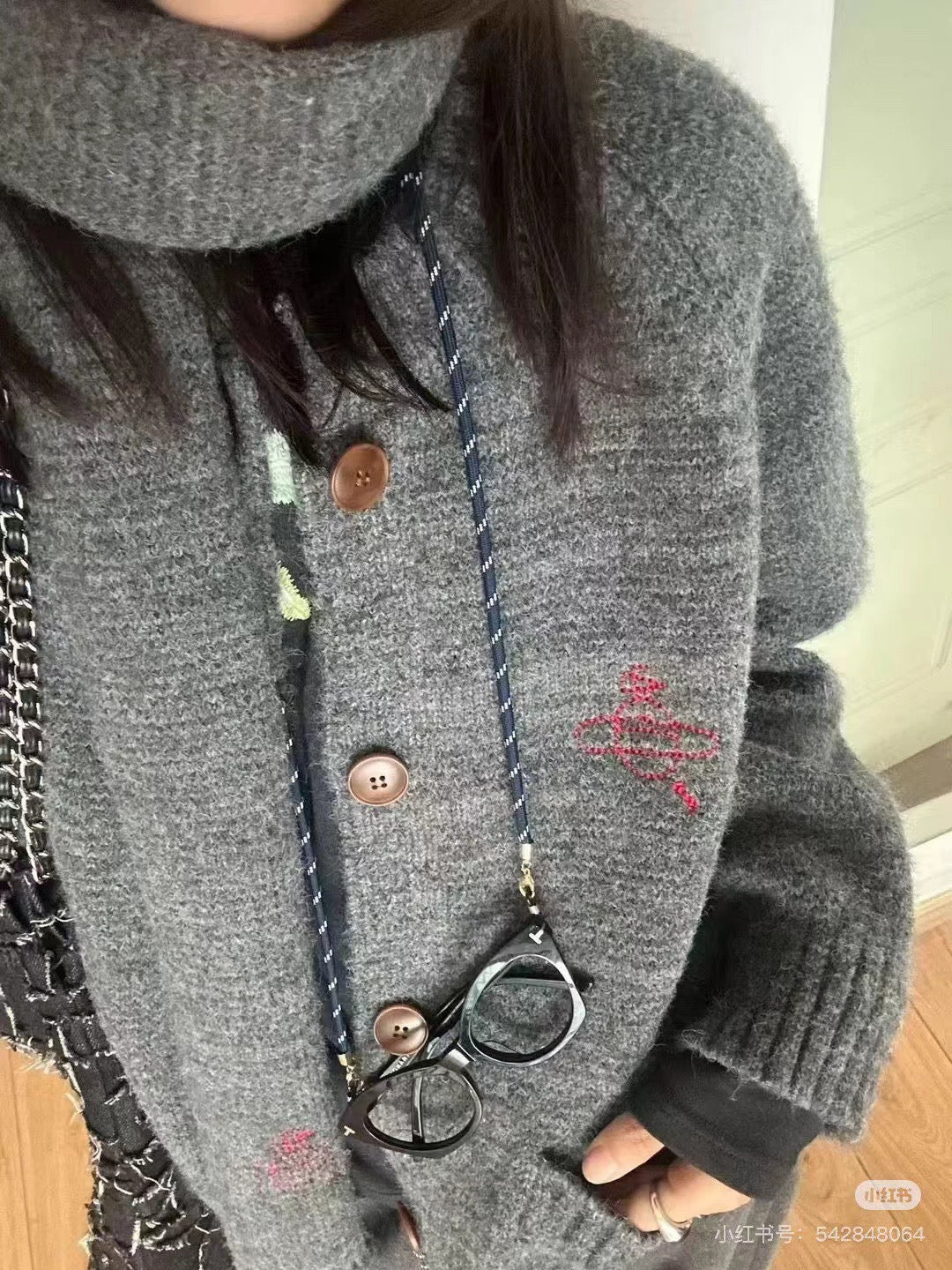 Vivienne Westwood cardigan 連頸巾
