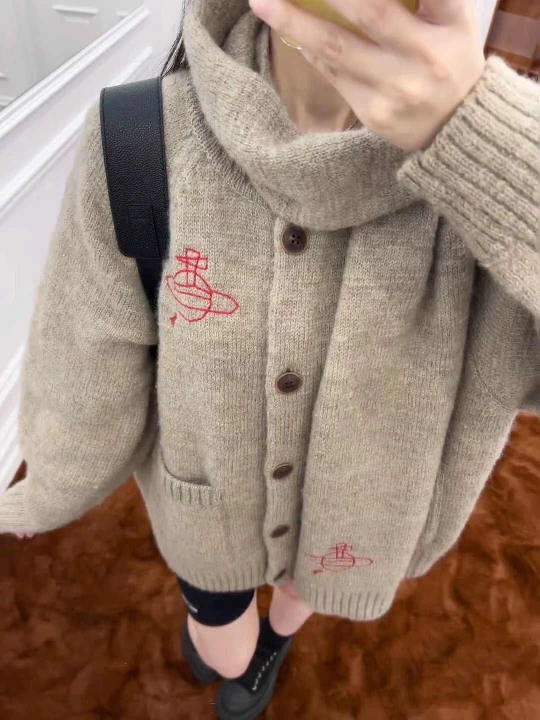 Vivienne Westwood cardigan 連頸巾