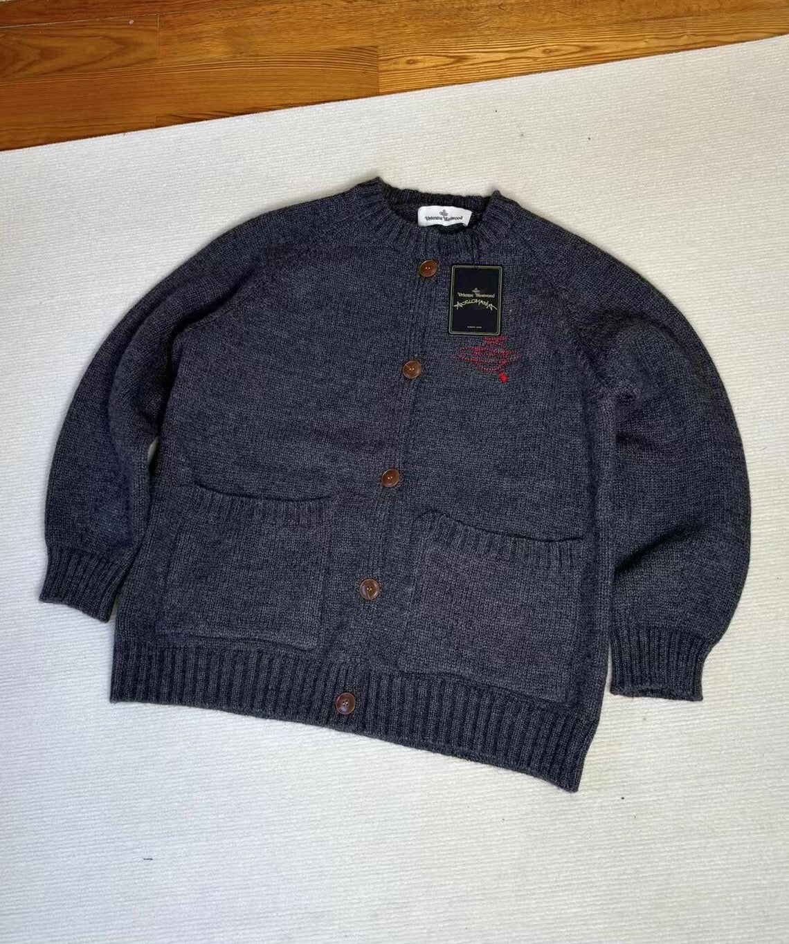 Vivienne Westwood cardigan 連頸巾