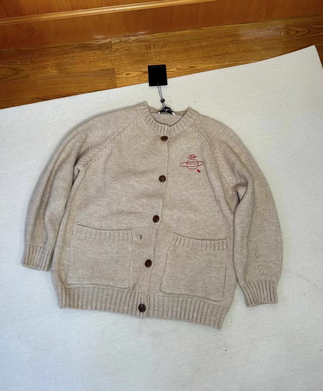 Vivienne Westwood cardigan 連頸巾