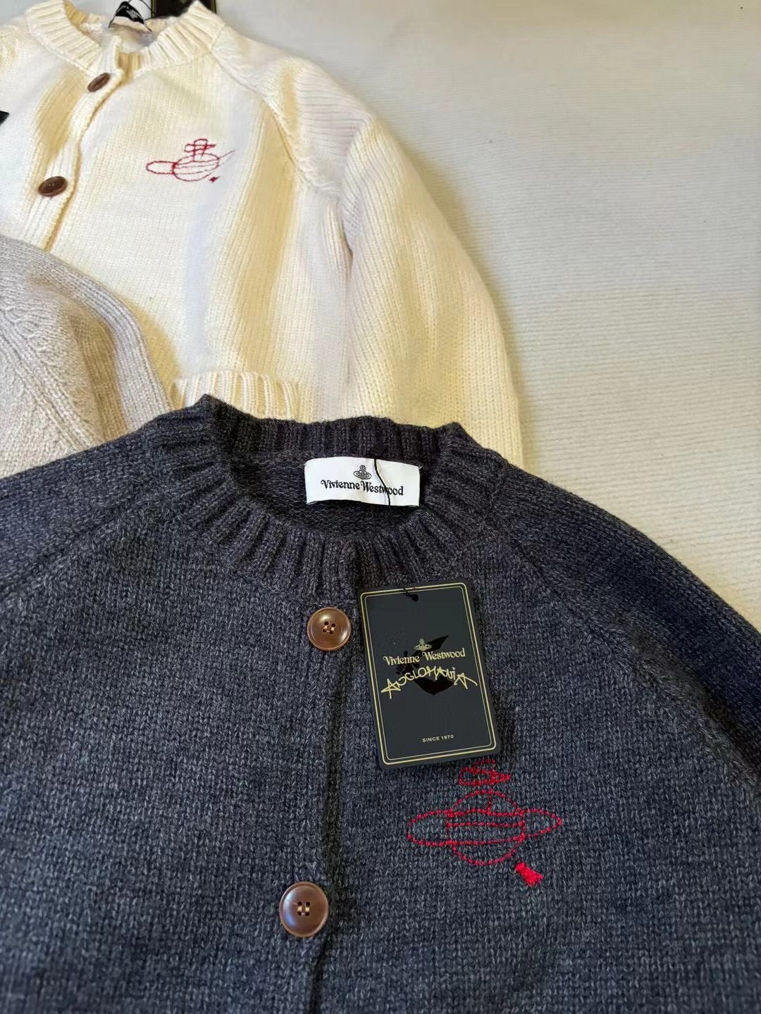 Vivienne Westwood cardigan 連頸巾