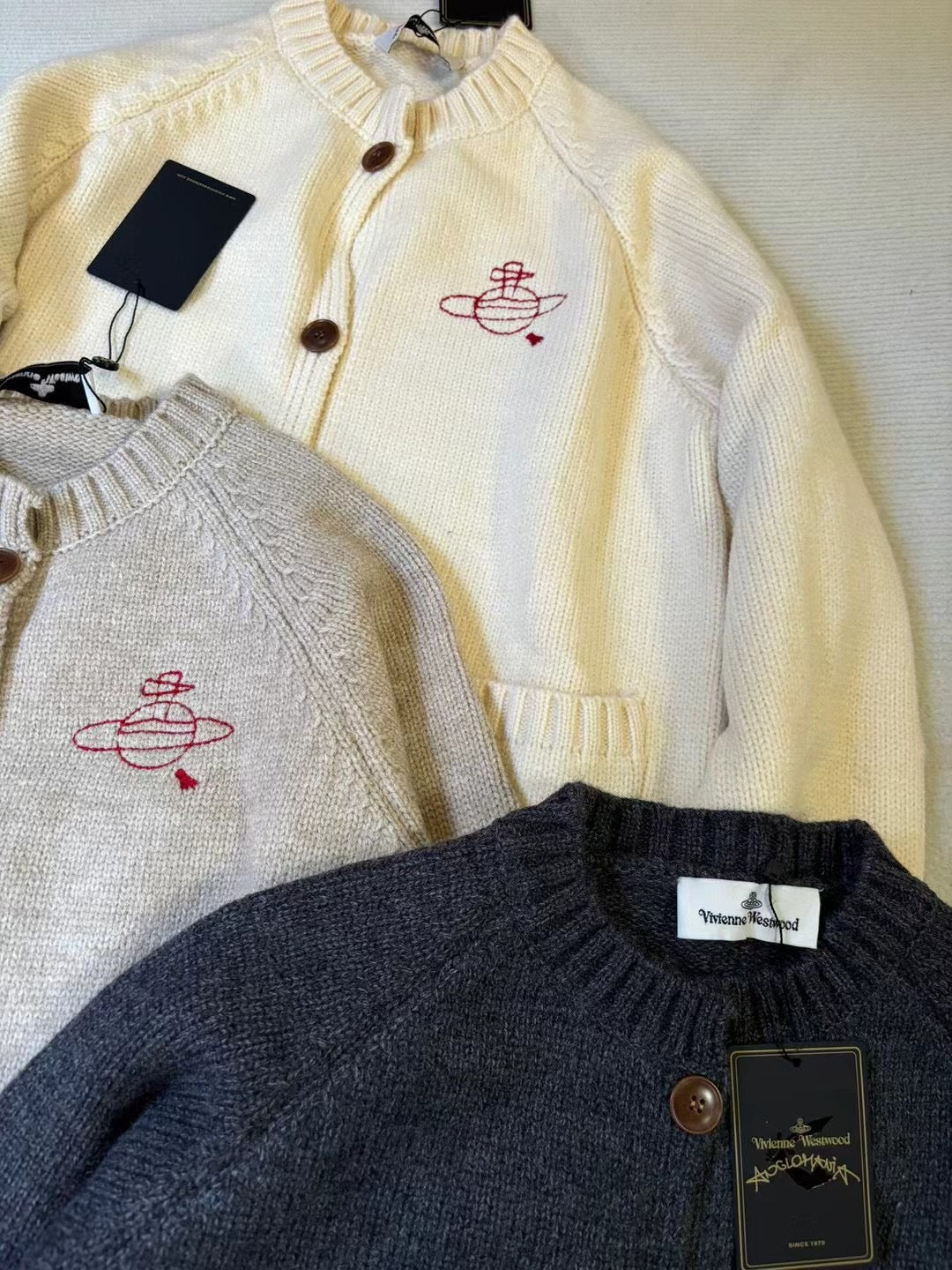 Vivienne Westwood cardigan 連頸巾