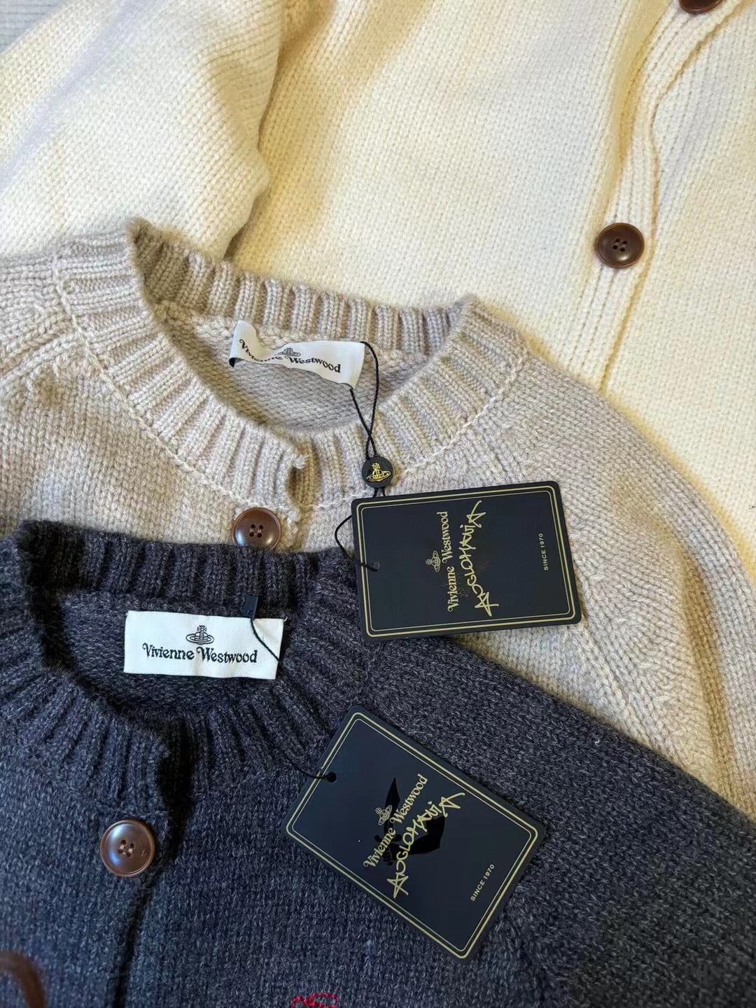 Vivienne Westwood cardigan 連頸巾