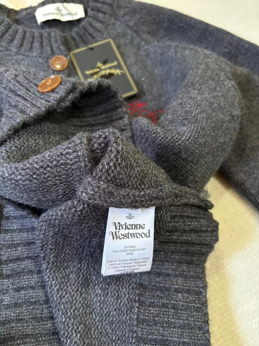 Vivienne Westwood cardigan 連頸巾