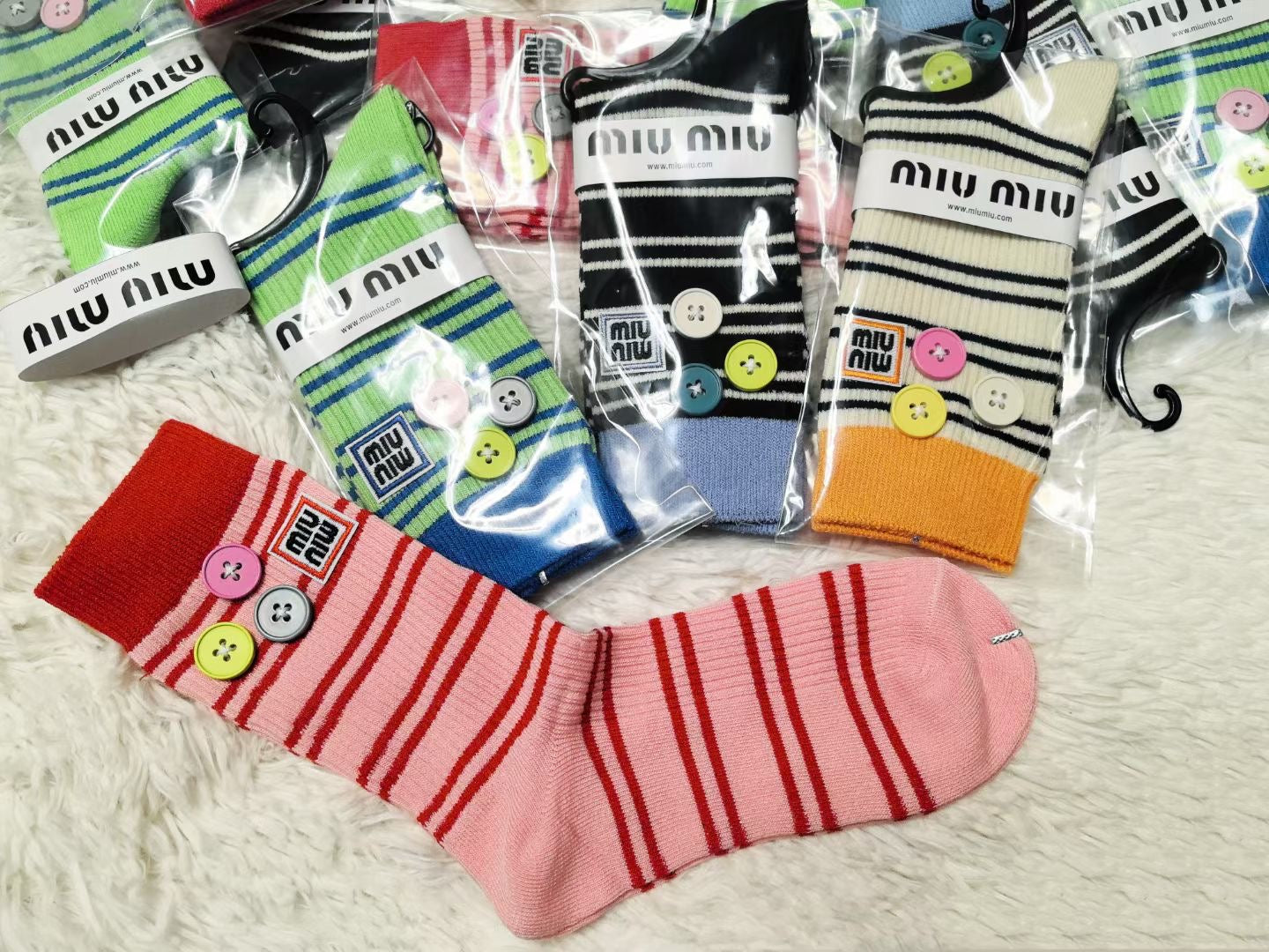 Miu Miu間條襪