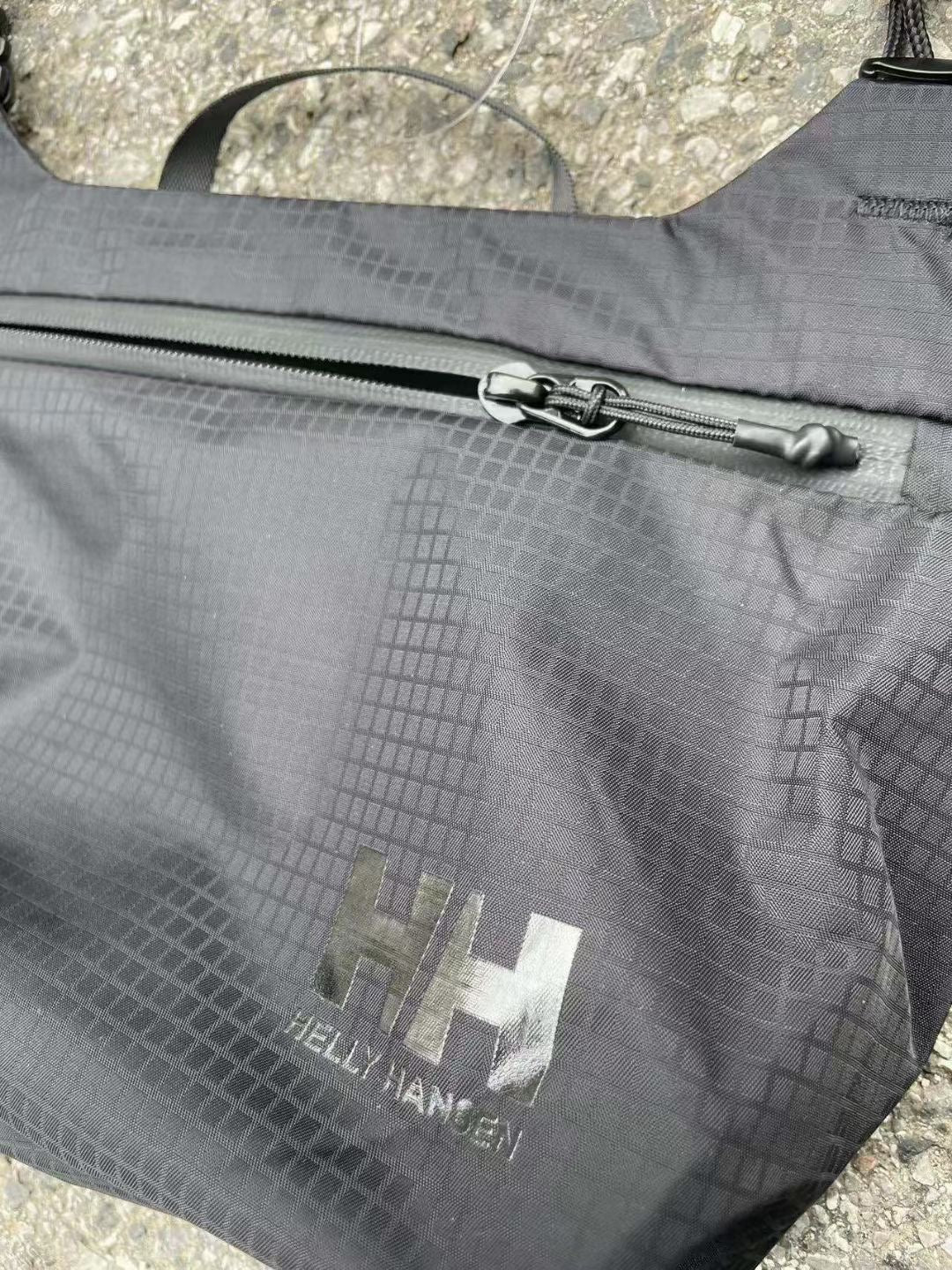日單Helly Hansen 斜咩袋