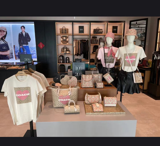 Coach 字母心心tee