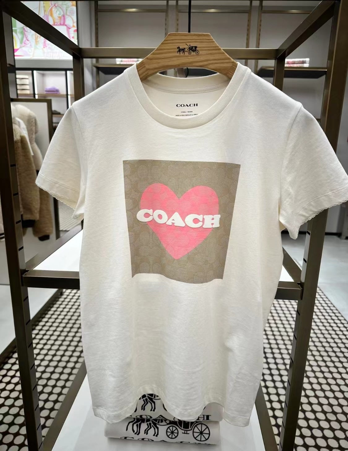 Coach 字母心心tee