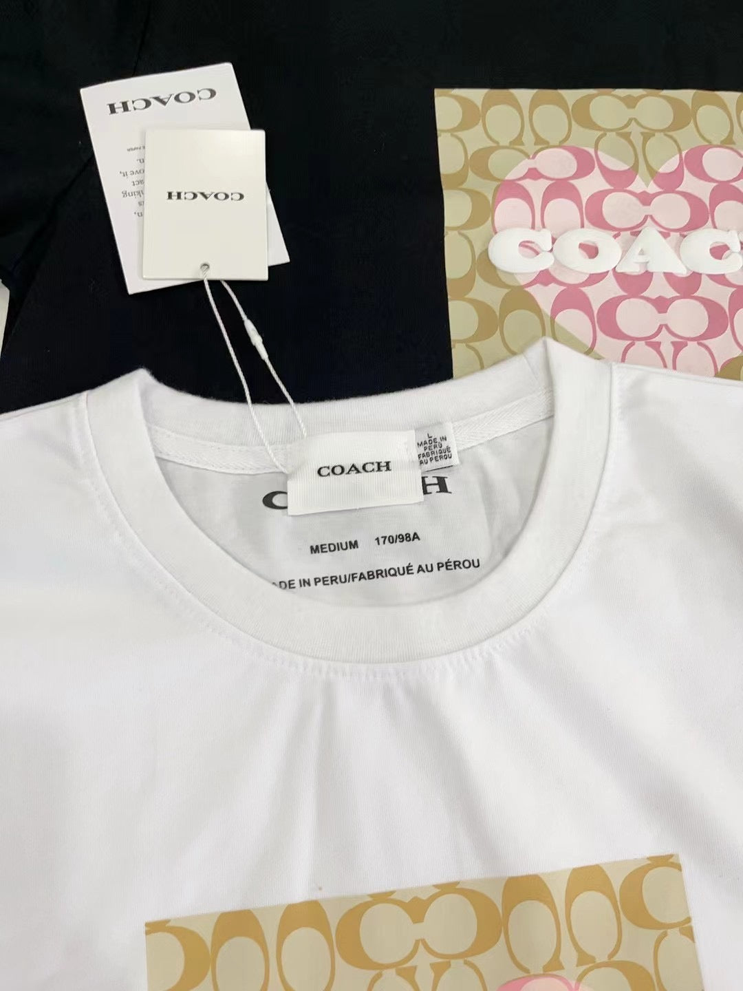 Coach 字母心心tee