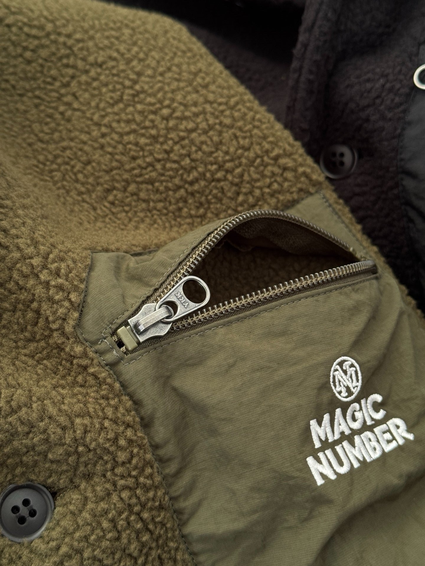 Magic number 雙面抓絨外套