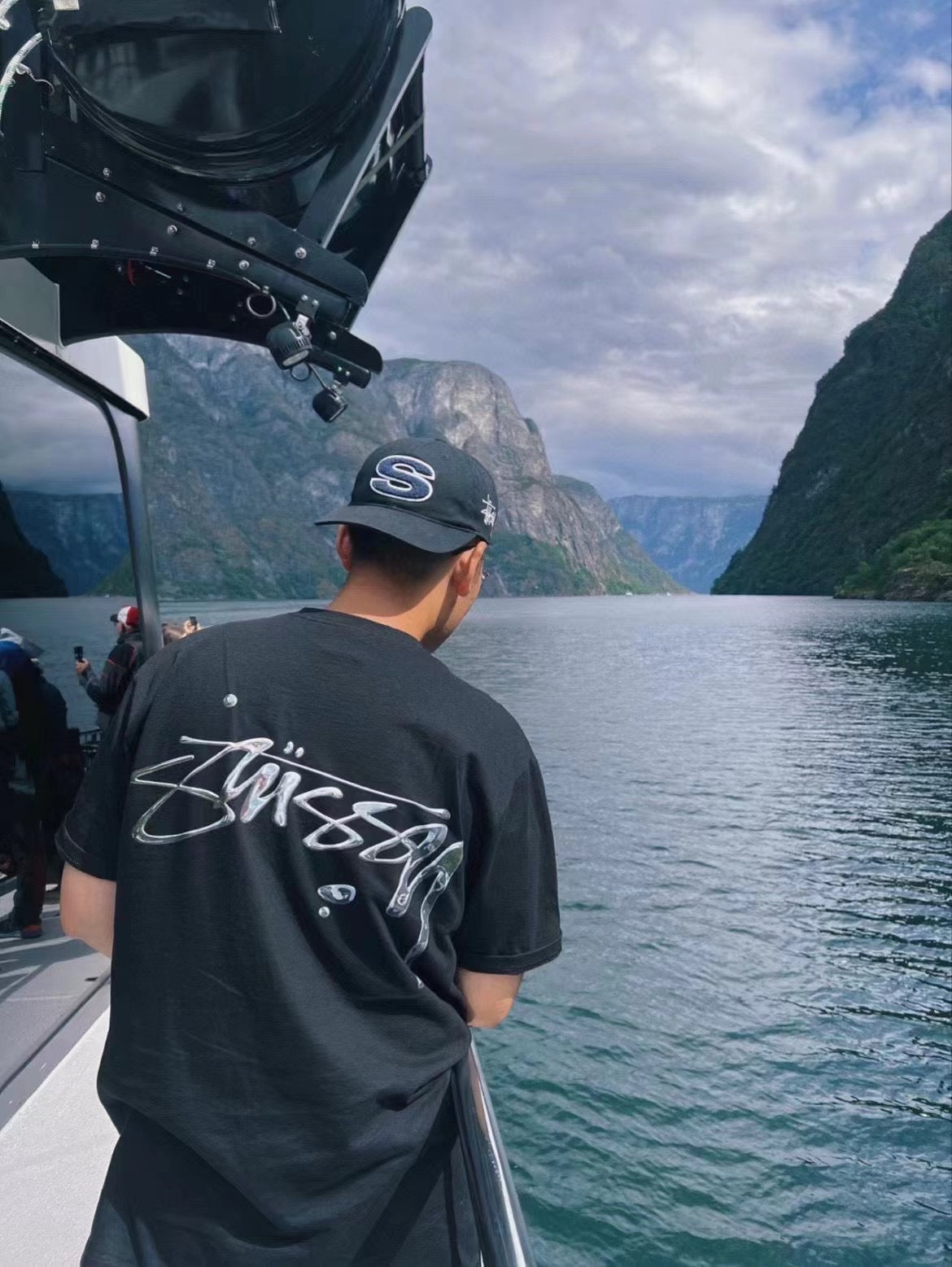 Stussy logo tee