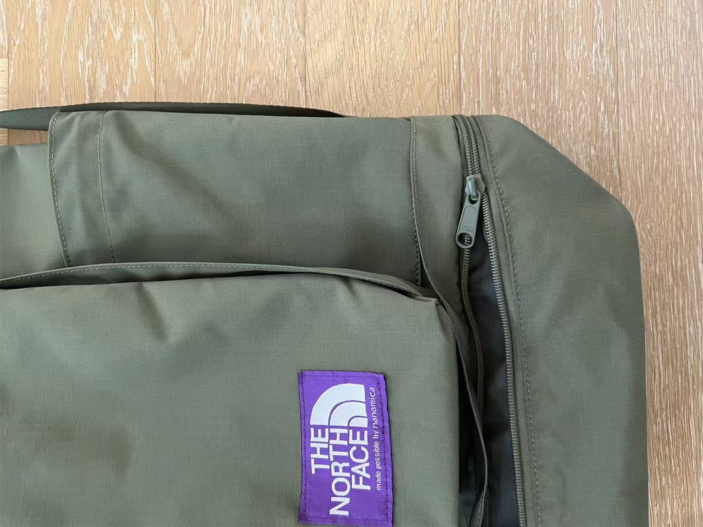 The North Face 紫標Mountain wind防水backpack